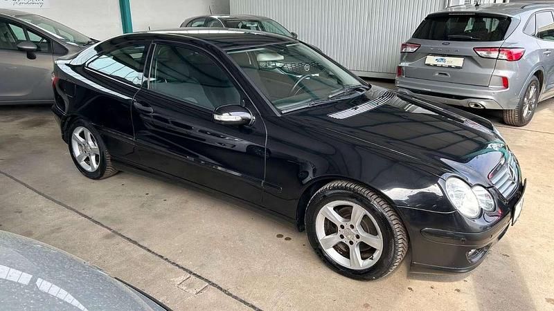 Gebraucht Mercedes C180 143 PS (105 kW) 2005 Schwarz Coupé