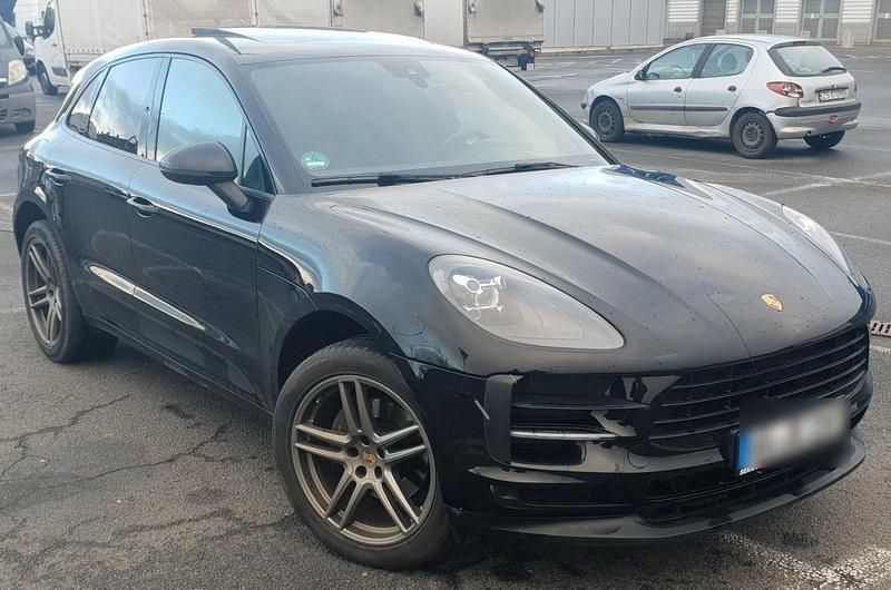 Schwarz Gebraucht 2021 Porsche Macan SUV | 45.900 € - Bild 1/4