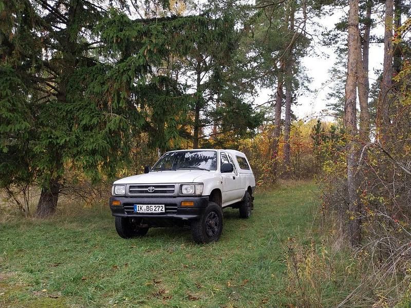 Weiß Gebraucht 1994 Toyota HiLux Abholung | 16.000 € - Bild 1/4