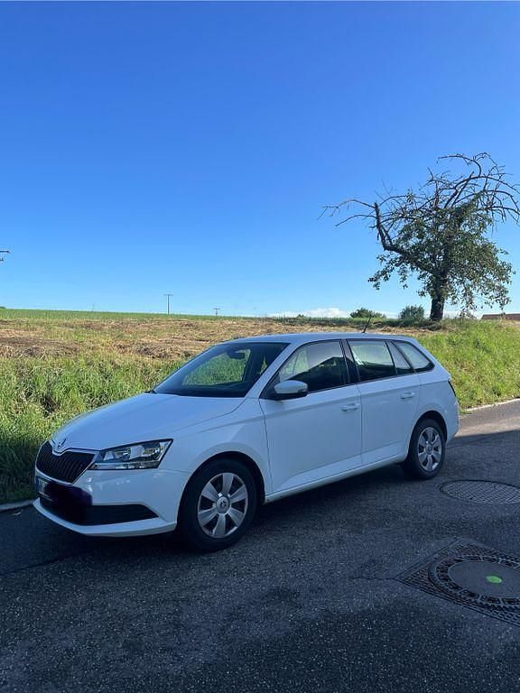 Weiß Gebraucht 2019 Skoda Fabia Ambition Kombi | 9.500 € (Guter Preis) - Bild 1/4