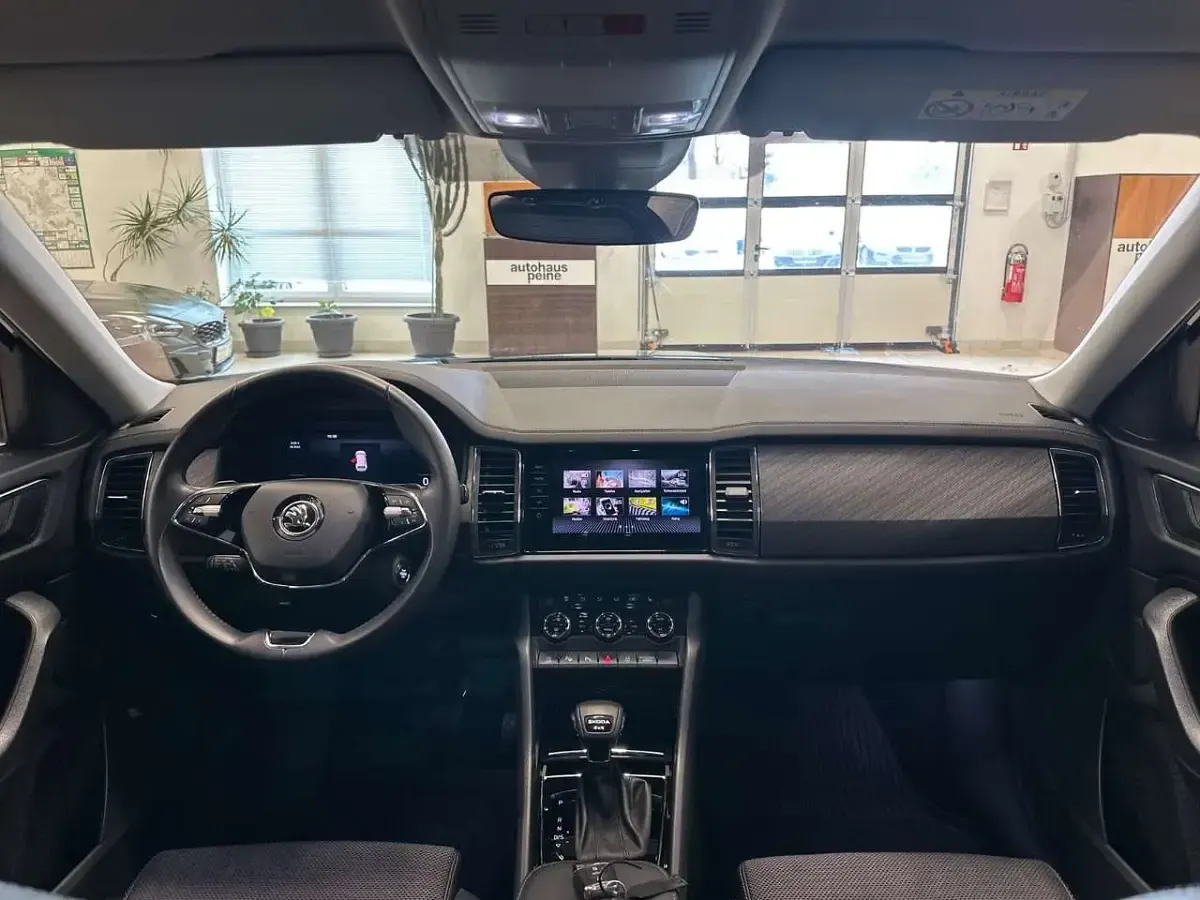 Gebraucht Skoda Kodiaq Sport 150 PS (110 kW) 2022 Schwarzmagic perleffekt SUV