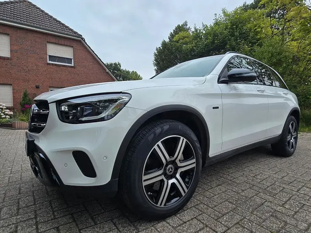 Gebraucht Mercedes GLC300e 320 PS (235 kW) 2020 Weiß SUV