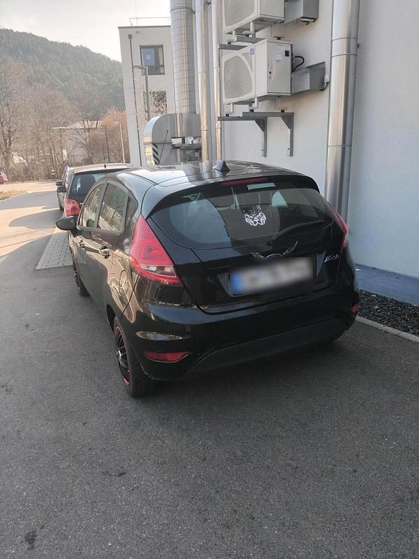 Gebraucht Ford Fiesta 80 PS (58 kW) 2010 Schwarz Kleinwagen