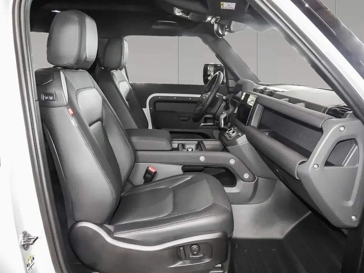 Gebraucht Land Rover Defender SE Dynamic 202 PS (148 kW) 2023 Yulong white SUV