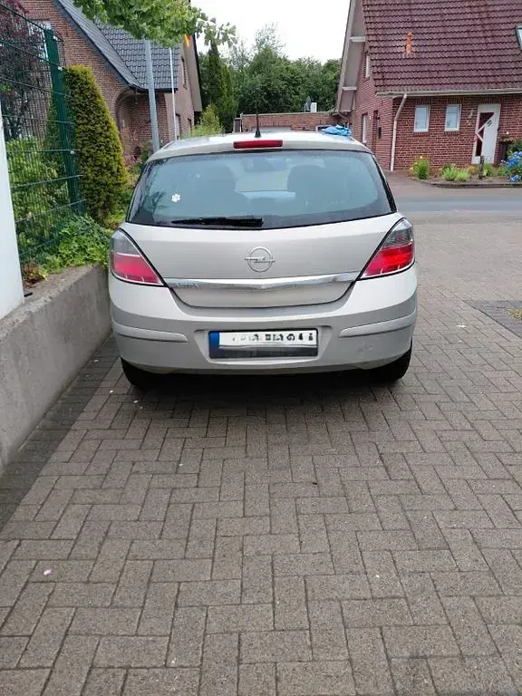 Gebraucht Opel Astra 140 PS (102 kW) 2007 Gold Limousine