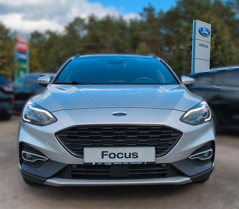 Gebraucht Ford Focus Active X 150 PS (110 kW) 2021 Silber Limousine