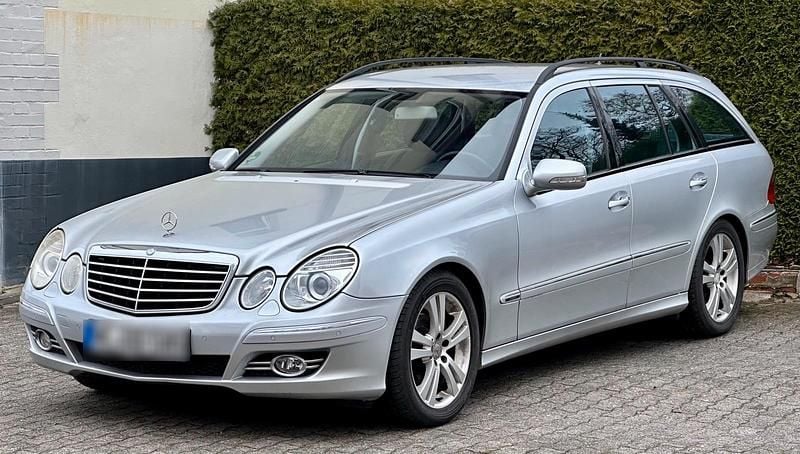 Gebraucht Mercedes E220 170 PS (125 kW) 2009 Grau Kombi