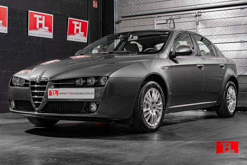 Grau Gebraucht 2010 Alfa Romeo 159 Progression Limousine | 5.490 € (Fairer Preis) - Bild 1/4
