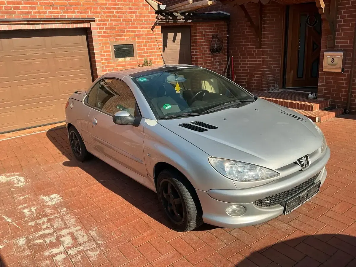 Gebraucht Peugeot 206 CC 109 PS (80 kW) 2005 Silber Cabrio
