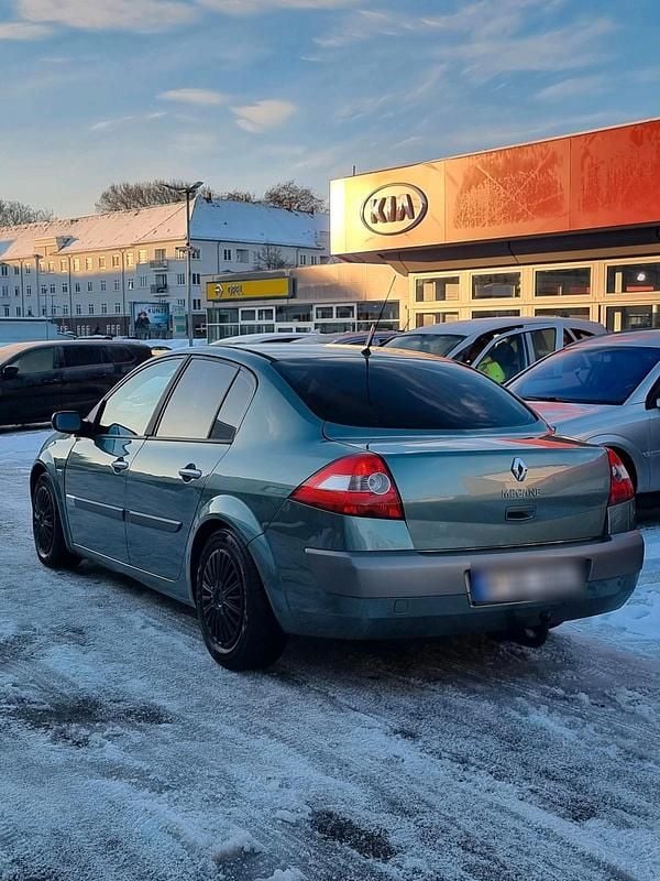 Grün Gebraucht 2005 Renault Mégane II Limousine | 2.200 € (Fairer Preis) - Bild 1/4