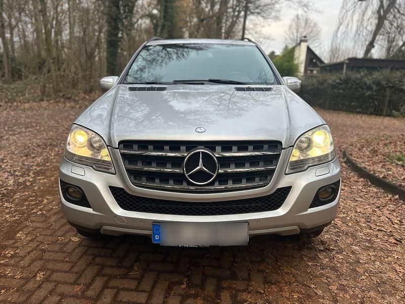 Gebraucht Mercedes ML320 224 PS (164 kW) 2008 Silber SUV