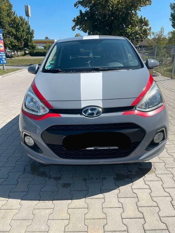 Gebraucht Hyundai i10 Edition 67 PS (49 kW) 2015 Grau Kleinwagen