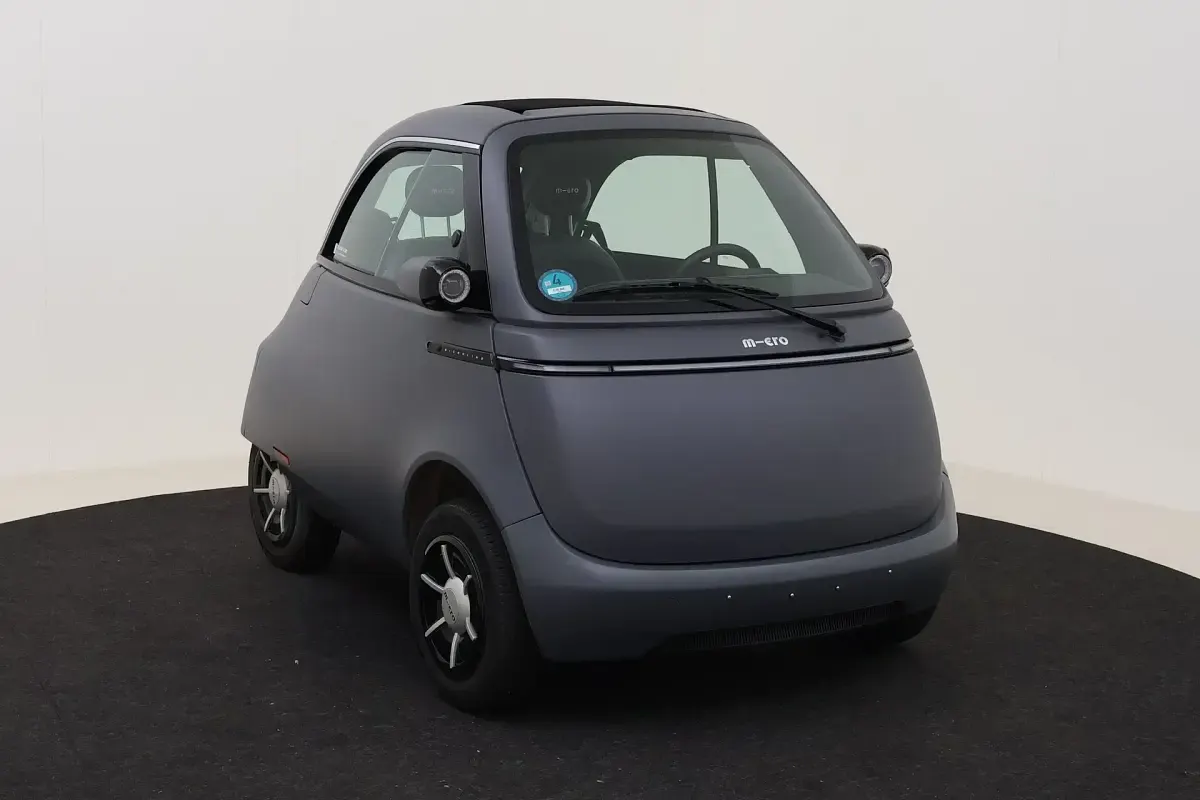 Gebraucht Micro Microlino 13 kW (18 PS) 2024 Schwarz (berlin anthrazit matt) Kleinwagen