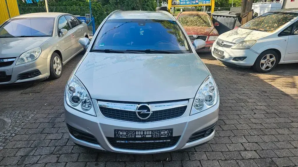 Gebraucht Opel Vectra Edition 155 PS (114 kW) 2007 Starsilber iii m2 Kombi