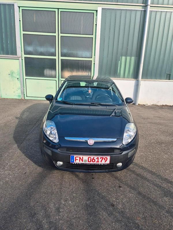 Gebraucht Fiat Punto 65 PS (47 kW) 2011 Blau Kleinwagen