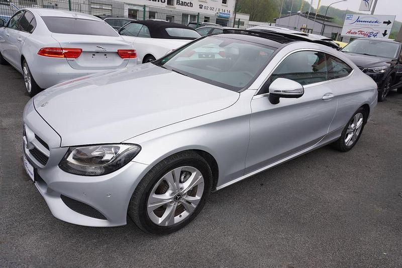 Gebraucht Mercedes C180 156 PS (114 kW) 2018 Silber Coupé