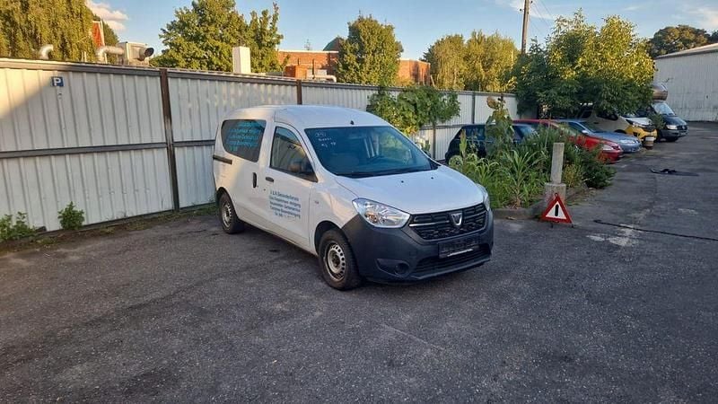 Weiß Gebraucht 2018 Dacia Dokker Essentiel Van | 3.500 € - Bild 1/4