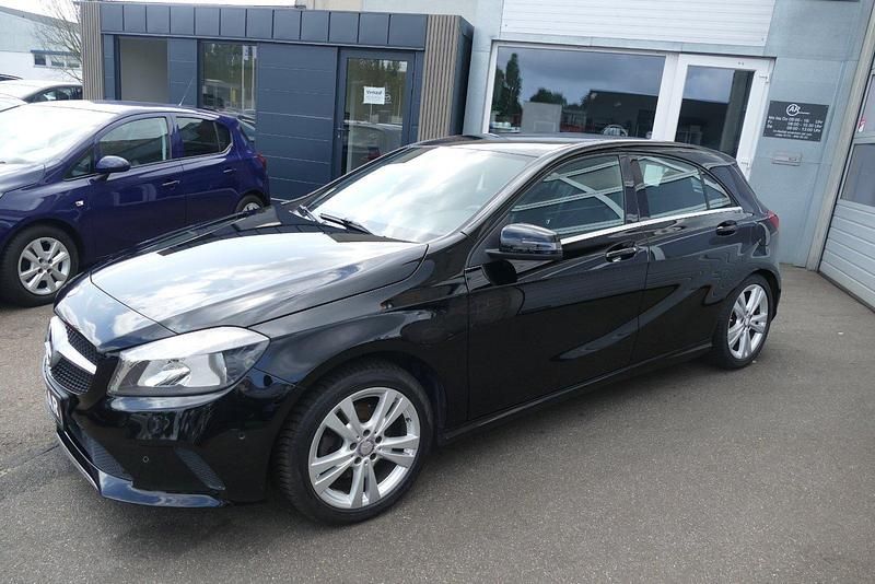Schwarz Gebraucht 2017 Mercedes A180 Kleinwagen | 14.990 € (Fairer Preis) - Bild 1/4