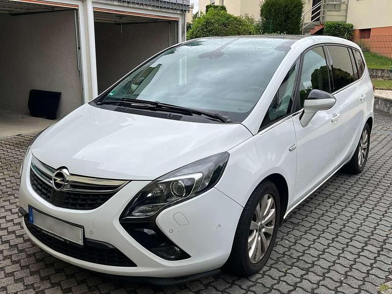 Weiß Gebraucht 2016 Opel Zafira Tourer drive Van / Kleinbus | 6.100 € (Fairer Preis) - Bild 1/4