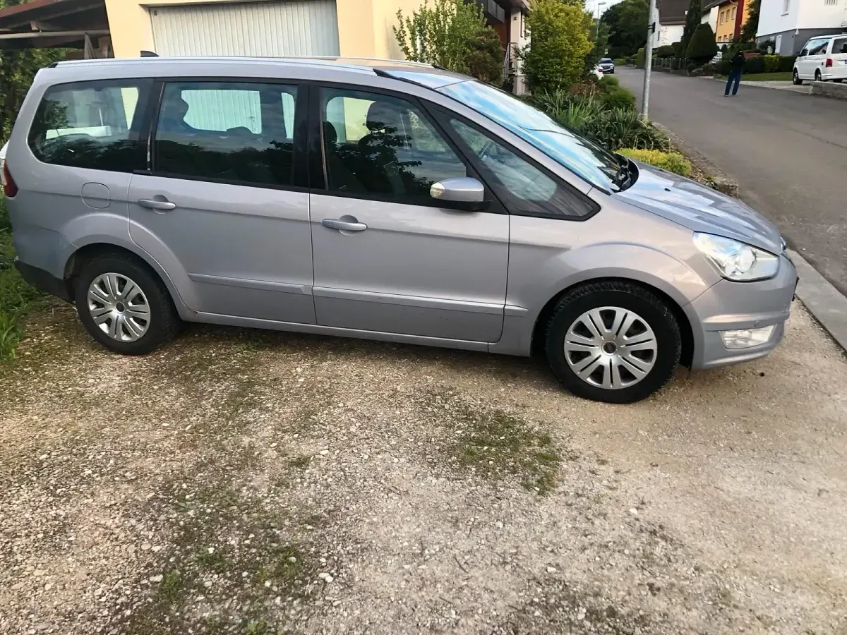 Gebraucht Ford Galaxy 140 PS (102 kW) 2010 Silber Van / Kleinbus