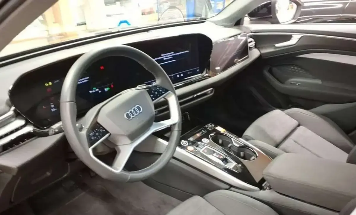 Gebraucht Audi A6 Sport 204 PS (150 kW) 2025 Schwarz Kombi