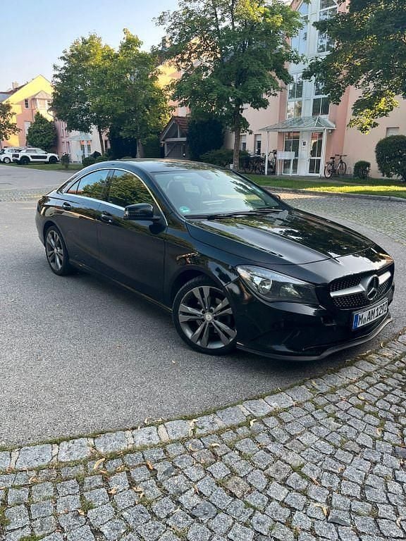Schwarz Gebraucht 2014 Mercedes CLA180 Limousine | 12.500 € (Teuer) - Bild 1/4