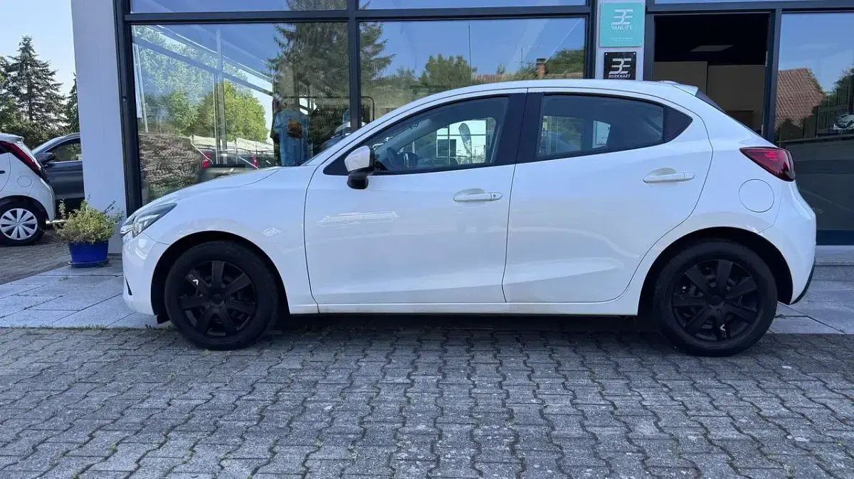 Gebraucht Mazda 2 Center-Line 75 PS (55 kW) 2015 Satinweiss metallic Kleinwagen