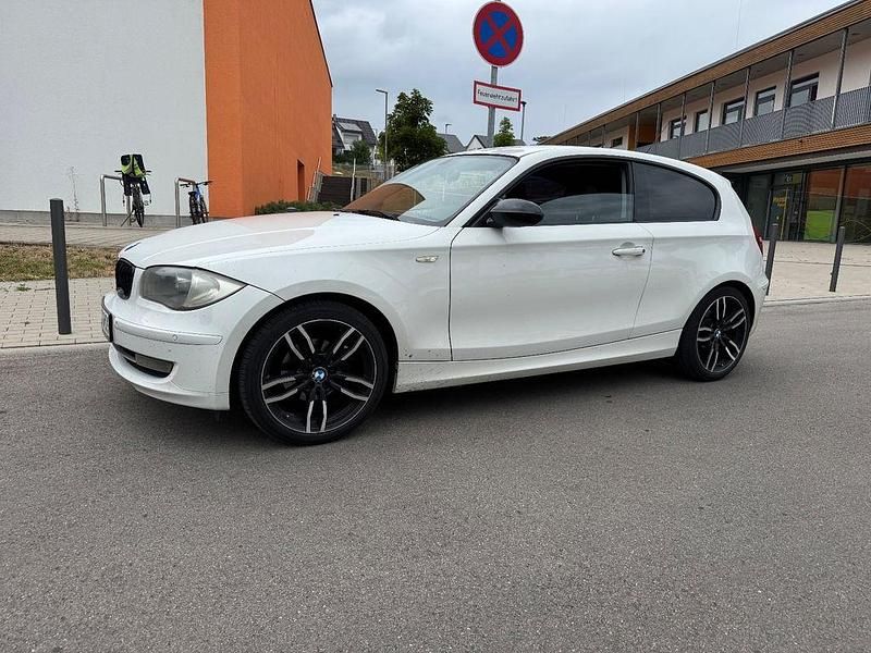Weiß Gebraucht 2008 BMW 116 Kleinwagen | 3.350 € (Guter Preis) - Bild 1/4