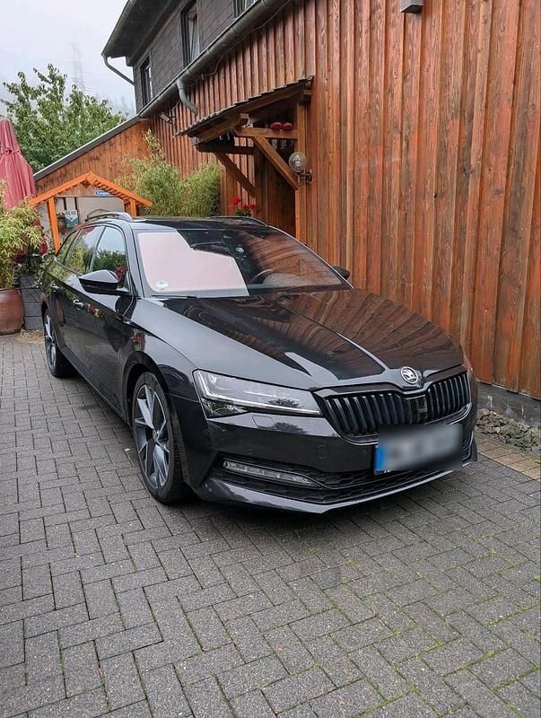 Schwarz Gebraucht 2020 Skoda Superb SportLine Kombi | 23.990 € (Superpreis) - Bild 1/4