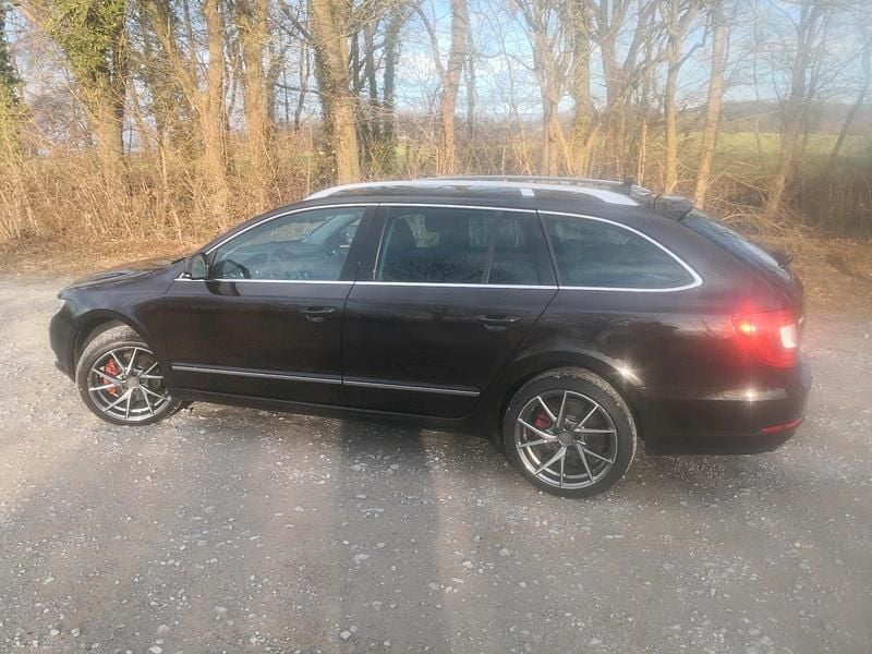 Gebraucht Skoda Superb Elegance 140 PS (102 kW) 2012 Braun Kombi