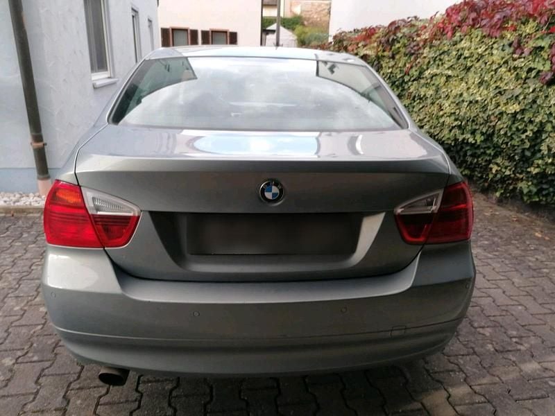 Gebraucht BMW 316 129 PS (94 kW) 2007 Grau Limousine
