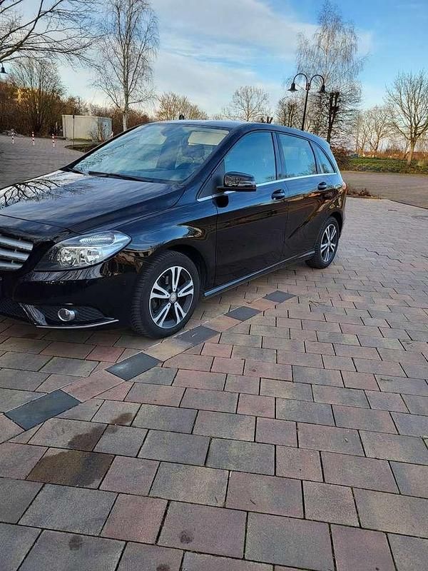 Gebraucht 2014 Mercedes A180 Style Limousine | 11.800 € (Fairer Preis) - Bild 1/4
