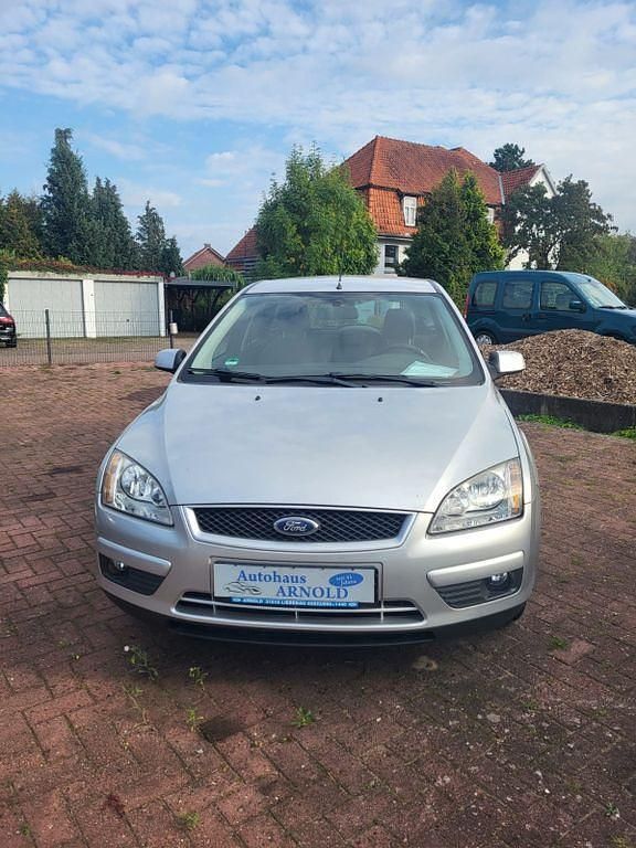 Silber Gebraucht 2007 Ford Focus Style Limousine | 2.755 € (Etwas zu teuer) - Bild 1/4