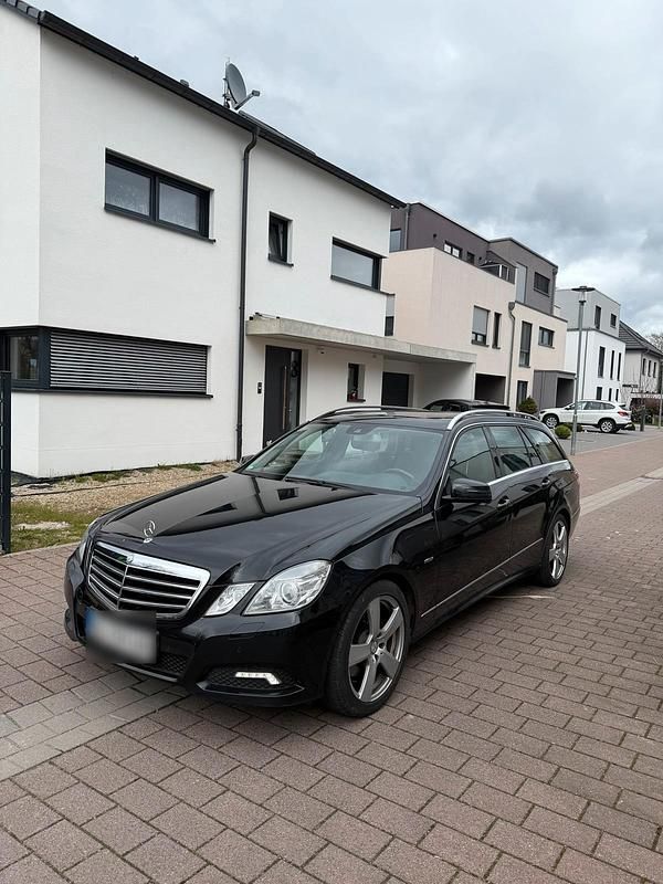 Gebraucht Mercedes E350 231 PS (169 kW) 2010 Schwarz Kombi