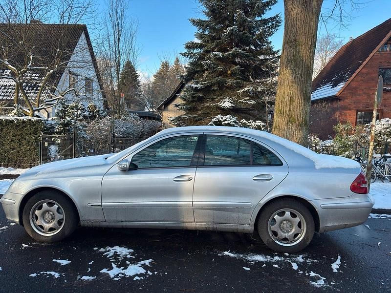 Gebraucht Mercedes E220 150 PS (110 kW) 2002 Grau Limousine