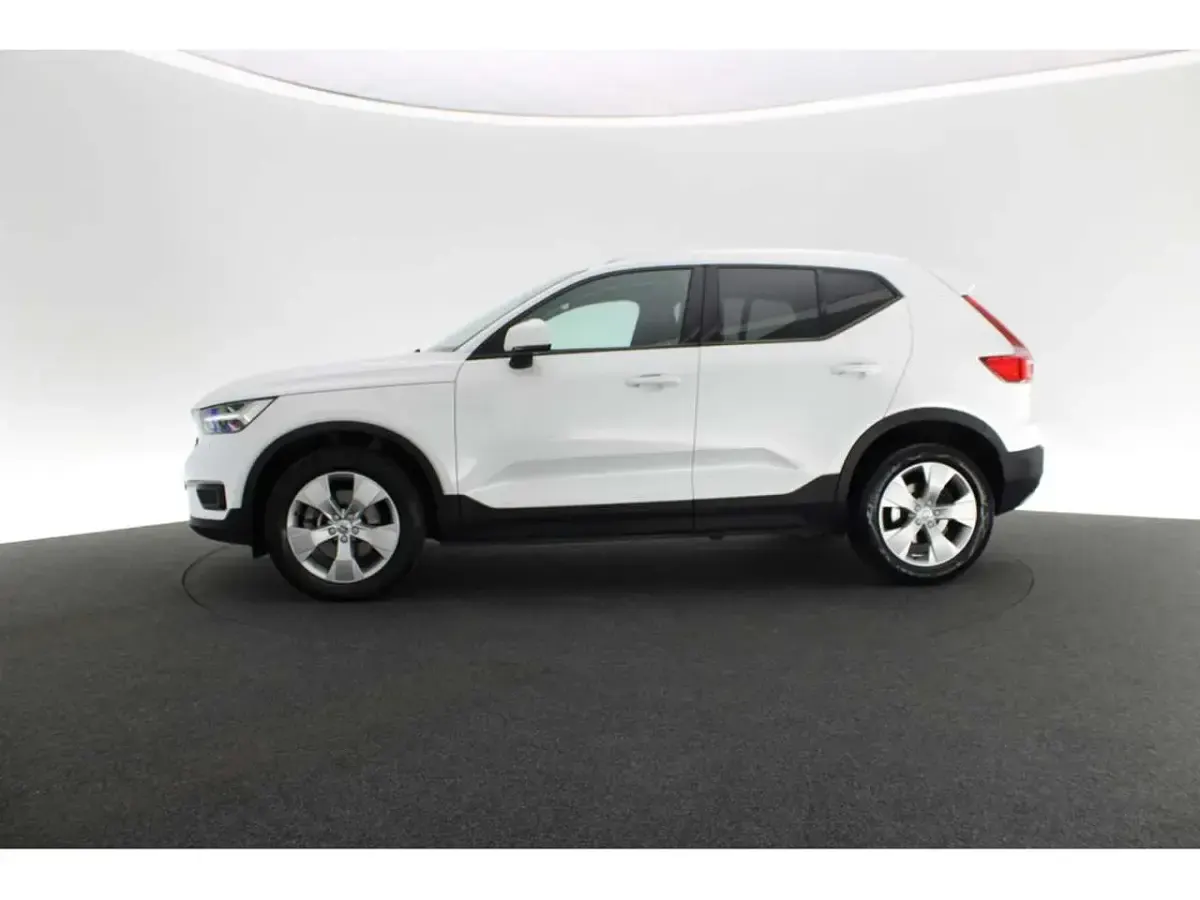 Gebraucht Volvo XC40 Momentum 197 PS (144 kW) 2020 Weiß SUV