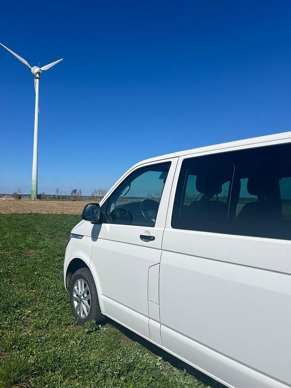 Second-hand VW Multivan 150 CP (110 kW) 2021 Alb Monovolum