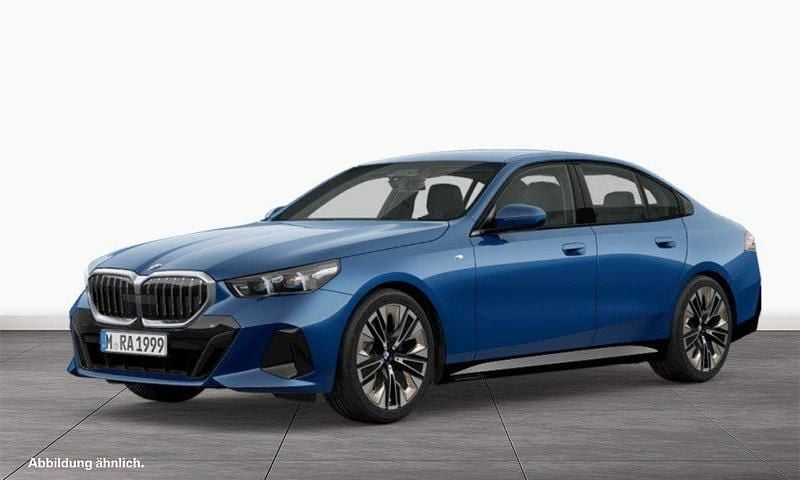 Blau Gebraucht 2024 BMW 520 Comfort Edition Limousine | 52.900 € (Superpreis) - Bild 1/3