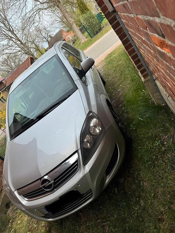 Gebraucht Opel Zafira 140 PS (102 kW) 2010 Silber Van / Kleinbus