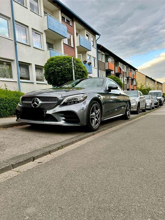 Grau Gebraucht 2018 Mercedes 200 Coupé | 26.000 € - Bild 1/4