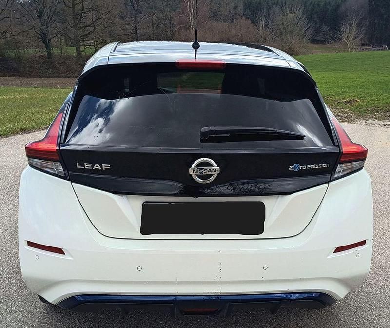Gebraucht Nissan Leaf Tekna 110 kW (150 PS) 2019 Weiß Kleinwagen