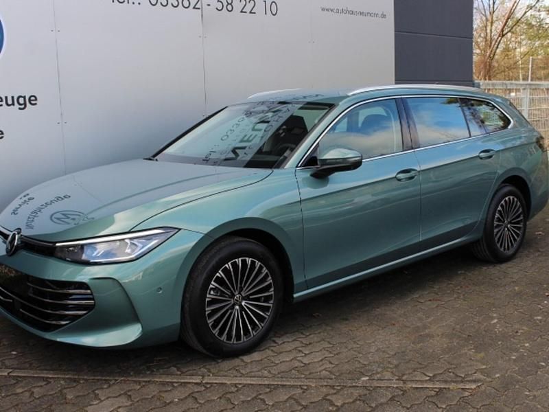 Gebraucht VW Passat Elegance 150 PS (110 kW) 2024 Grün Kombi