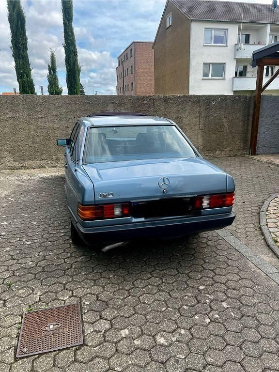 Gebraucht Mercedes 190 75 PS (55 kW) 1985 Blau Limousine