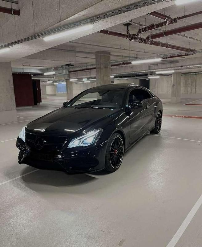 Gebraucht Mercedes E200 AMG 184 PS (135 kW) 2015 Schwarz Coupé