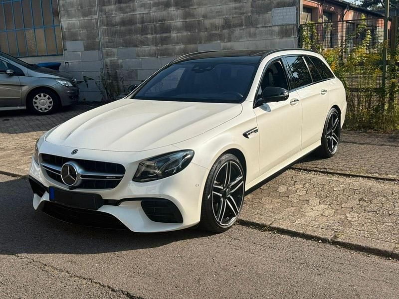 Weiß Gebraucht 2018 Mercedes E63 AMG AMG Limousine | 52.000 € (Guter Preis) - Bild 1/4
