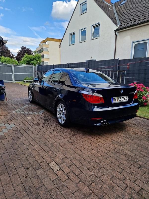 Blau Gebraucht 2006 BMW 530 Limousine | 4.400 € (Guter Preis) - Bild 1/4