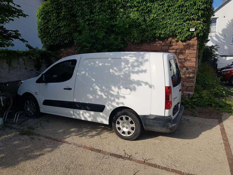 Weiß Gebraucht 2011 Peugeot Partner Van / Kleinbus | 2.400 € (Fairer Preis) - Bild 1/4