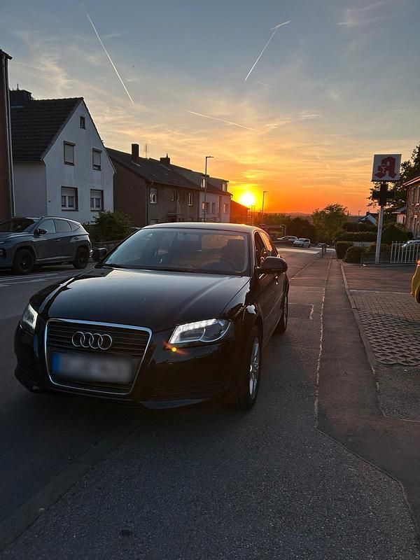 Blau Gebraucht 2009 Audi A3 Comfort Limousine | 8.499 € (Teuer) - Bild 1/4