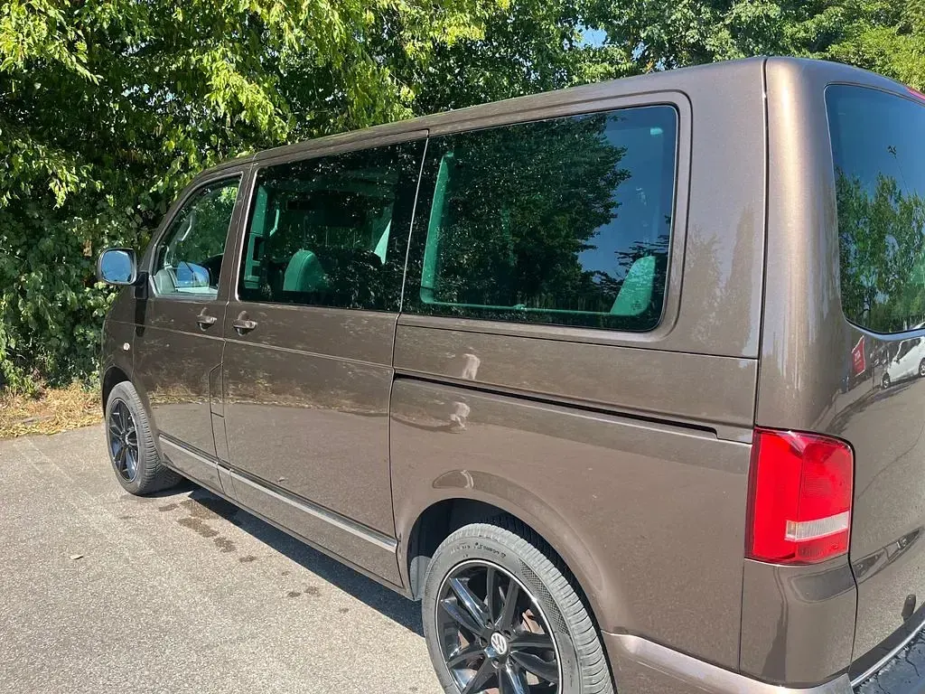 Gebraucht VW Multivan Highline 179 PS (131 kW) 2011 Braun Van / Kleinbus