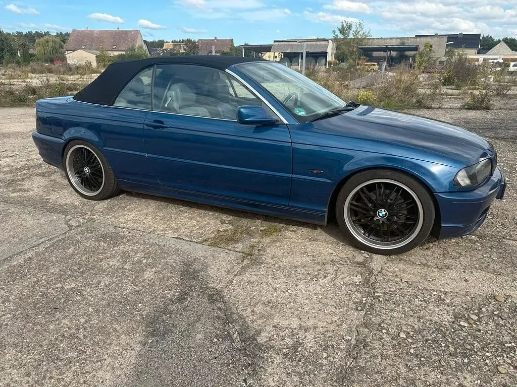 Gebraucht BMW 323 Cabriolet 170 PS (125 kW) 2000 Blau Cabrio